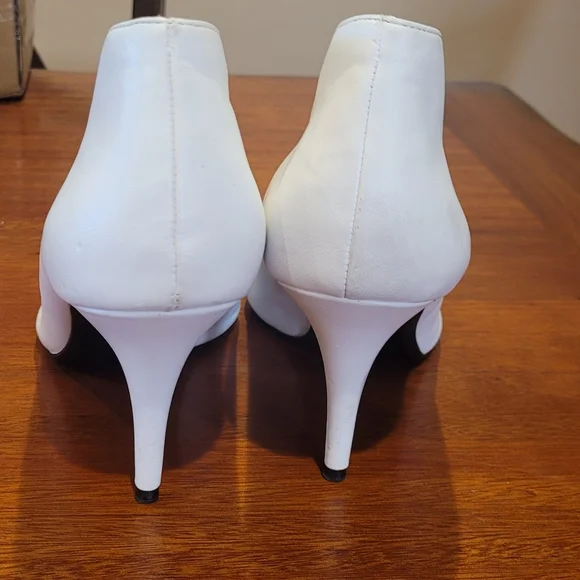 Zara v-vamp white bridal booties. Size 41. - Picture 4 of 8